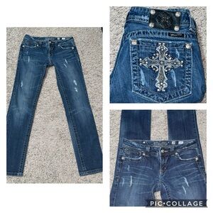 Woman’s Miss Me Skinny Jeans Cross JP5103SKR Size 28 Embellished & Distressed